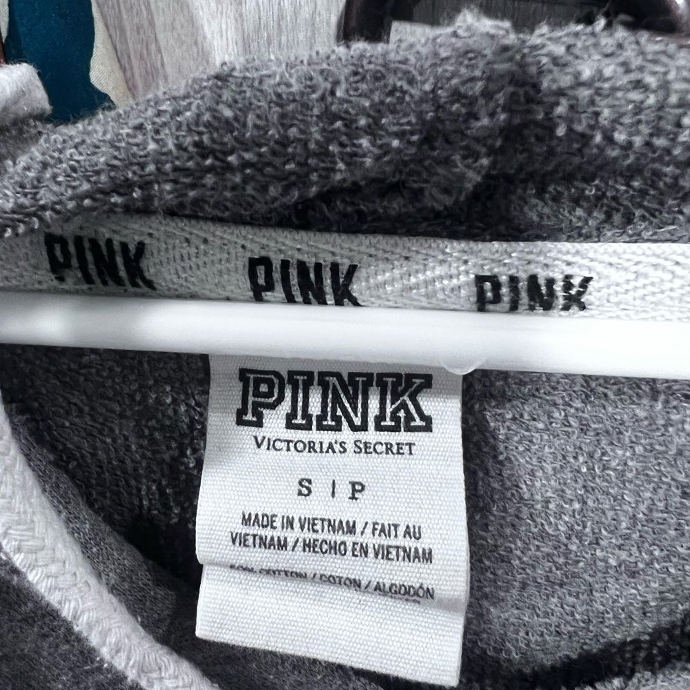 Victoria’s Secret Pink pull over hoodie w/ pockets​ - Picture 6 of 7